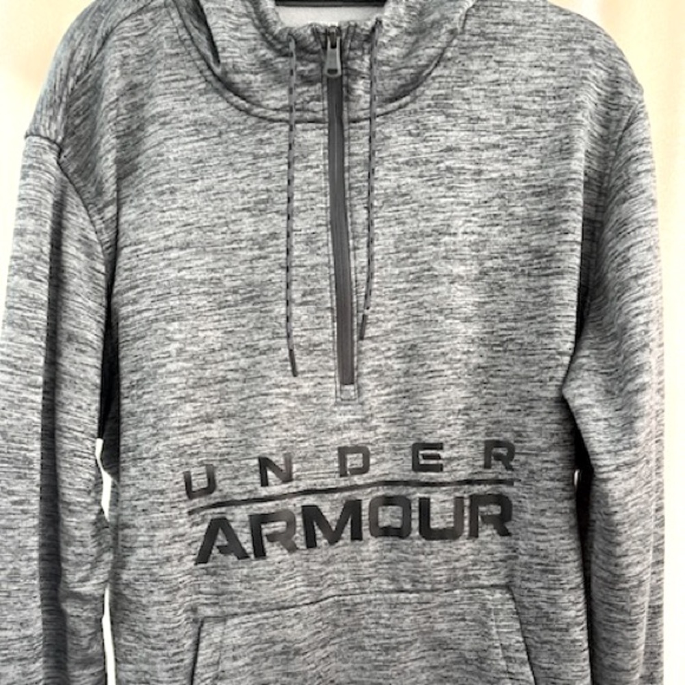1/2 zip Under Armour hoodie. Very comfortable. Barely worn. XL. Used. Gray